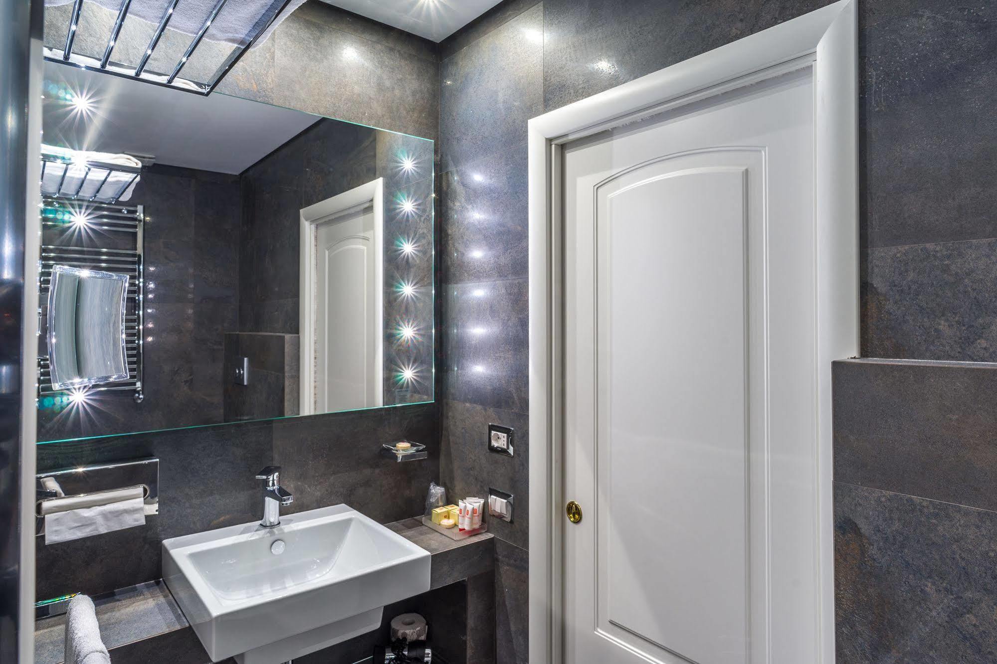 Les Diamants Spanish Steps Suite Рим Экстерьер фото